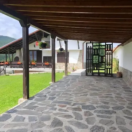 пауновата къща *