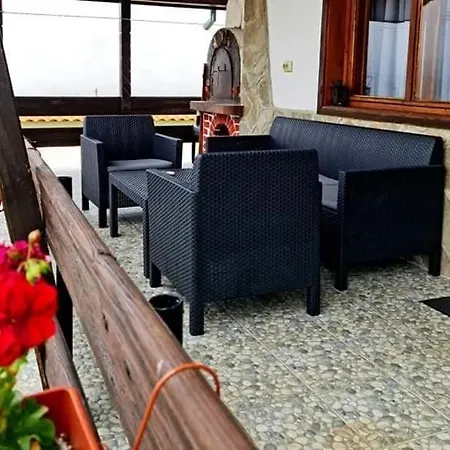 пауновата къща Villa Asikoria