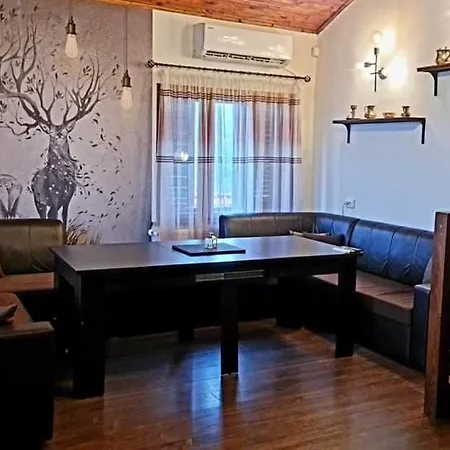 пауновата къща