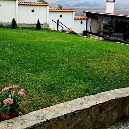 пауновата къща Villa Asikoria